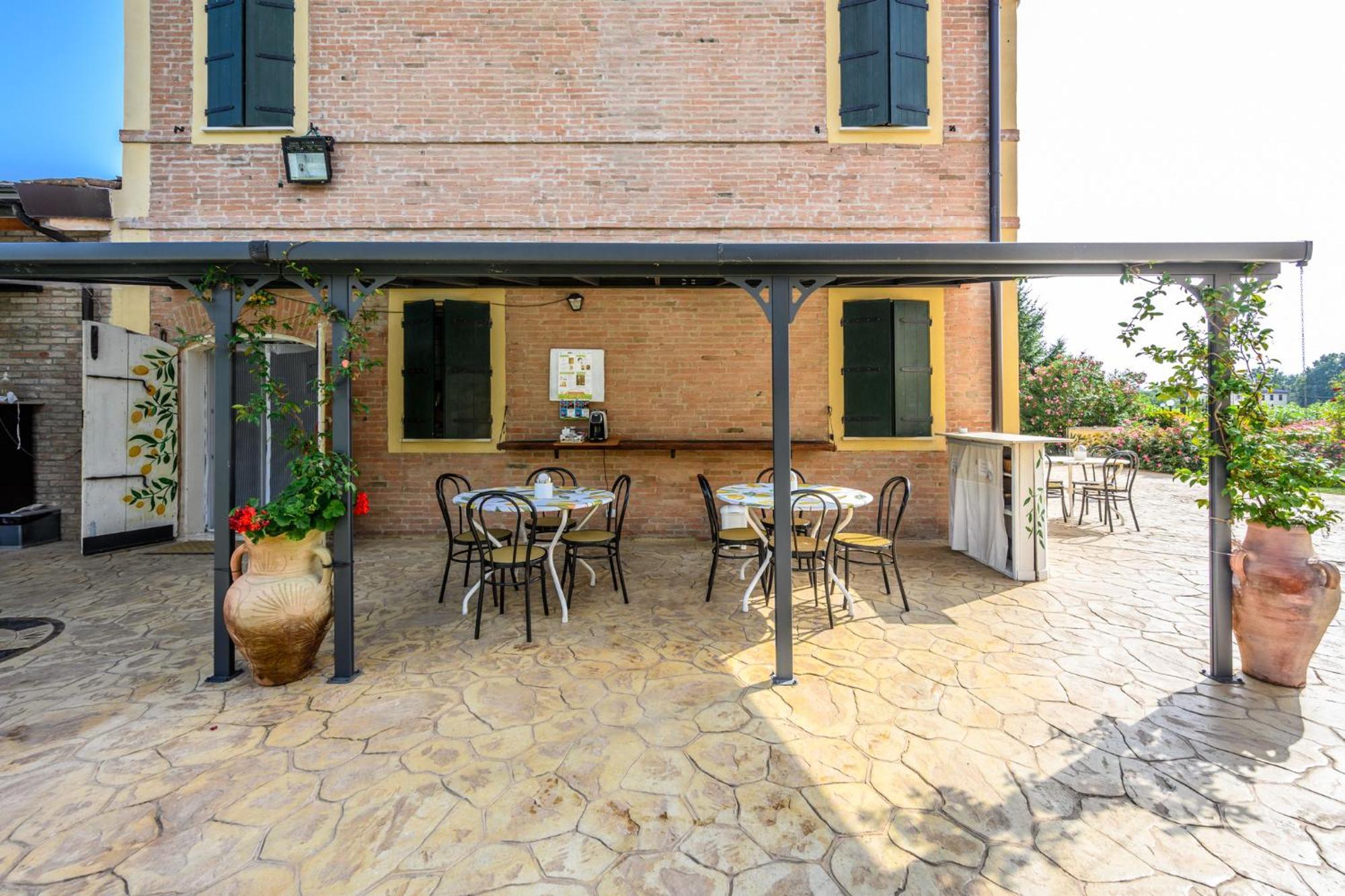 La Casa Di Valeria - Modena Panzió Kültér fotó